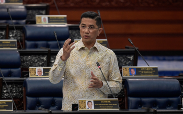 Mohamed Azmin bercakap ketika Mesyuarat Kedua Penggal Kelima Parlimen ke-14 bagi Dewan Rakyat di Bangunan Parlimen pada Khamis. - Foto Bernama