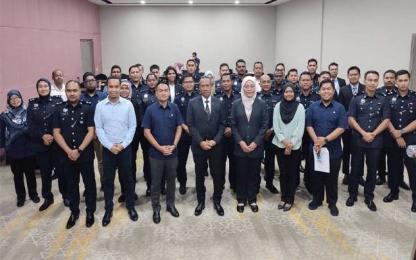 Mohammad Fakhruddin ketika hadir merasmikan Program Open Source Intelligence (OSINT) anjuran SKMM dengan kerjasama PDRM di sebuah hotel di Kuantan pada Khamis.