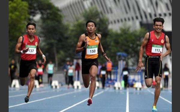 Khairul Hafiz (tengah) juga pemenang emas Kejohanan Olahraga Remaja Asia 2016 belum mahu menyerah kalah. 