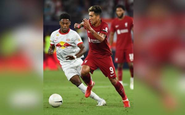 Bintang Roberto Firmino antara yang diturunkan semasa perlawanan persahabatan Liverpool menentang Salzburg di Red Bull Arena Salzburg.