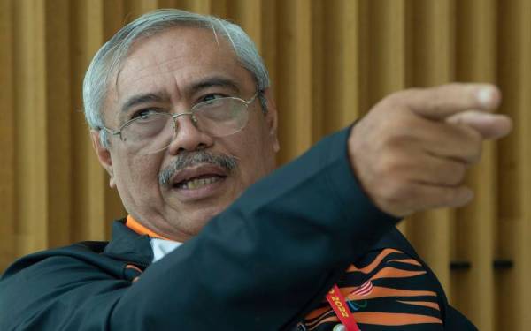 Ketua Kontinjen Malaysia (CDM) ke Sukan Para ASEAN Md Nor Azam Ariffin bercakap ketika temu ramah persediaan atlet para negara menjelang Kejohanan Sukan Para ASEAN 2022 Solo, pada Jumaat. - Foto Bernama
