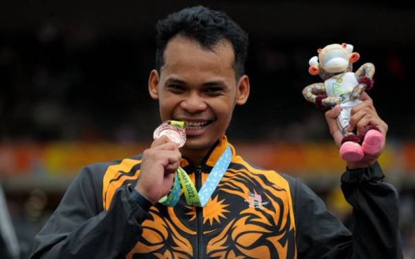 Pelumba berbasikal trek negara, Muhammad Shah Firdaus meraih pingat gangsa dalam acara lelaki keirin semasa Sukan Komanwel Birmingham 2022 di Lee Valley Velo Park pada Sabtu. - Foto Bernama 