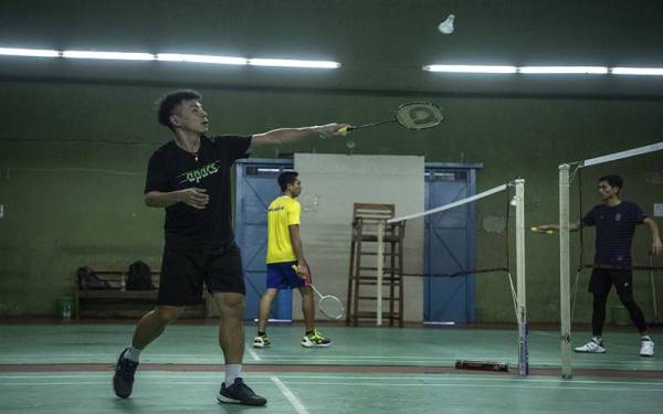 Liek Hou ketika menjalani sesi latihan menjelang perlawanan pada Kejohanan Sukan Para ASEAN 2022 Solo pada Ahad. Foto Bernama