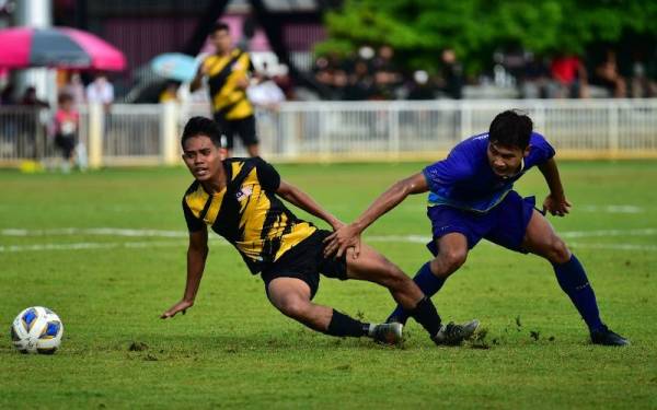 Antara aksi pemain Malaysia ketika menentang Thailand di temasya AUG 2022 di Stadium Universiti Ubon Ratchathani.