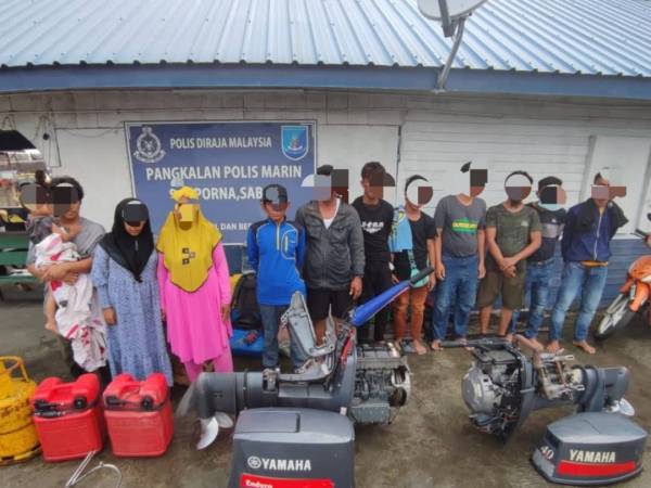 Individu yang diselamatkan selepas bot yang dinaiki mereka hampir karam di perairan Pulau Mantabuan, Semporna pada Ahad.