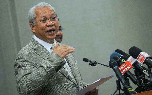 Annuar mengadakan sidang media selepas mempengerusikan mesyuarat jawatankuasa pasukan khas itu di Parlimen pada Isnin. - Foto Bernama