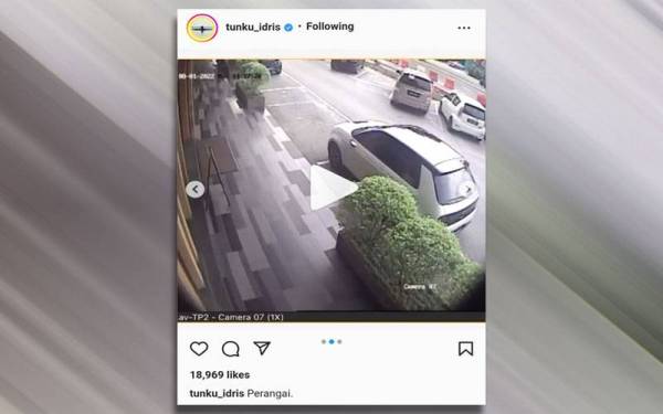 Tangkap layar video dikongsi Tunku Idris di Instragram miliknya.