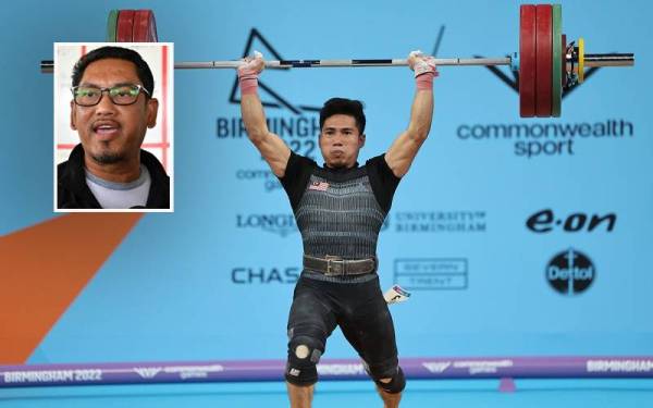 Muhamad Aznil Bidin menyumbang pingat emas kedua negara di Sukan Komanwel Birmingham 2022 selepas memungut mata keseluruhan 285kg. - Foto Bernama (Gambar kecil: Ahmad Faizal)