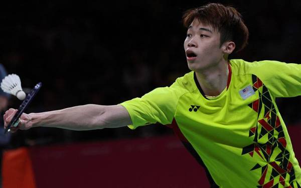 Aksi Tze Yong ketika menentang pemaian dari India, Kidambi pada perlawanan akhir badminton campuran berkumpulan di Dewan National Exhibition Centre(NEC) pada selasa. Foto Bernama