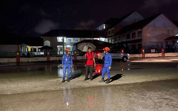 Dua PPS dibuka di Baling susulan banjir kilat yang melanda pada malam Selasa. - Foto APM Kedah