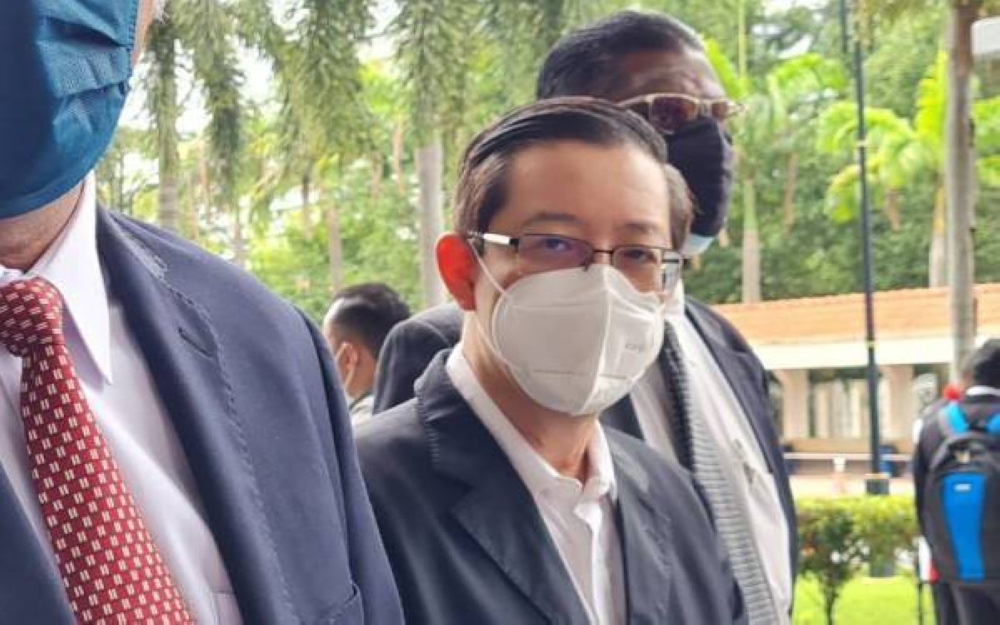 Guan Eng berhadapan pertuduhan pindaan menggunakan kedudukan sebagai Ketua Menteri Pulau Pinang untuk menerima rasuah RM3.3 juta, dalam membantu syarikat milik Zarul Ahmad bagi mendapatkan projek pembinaan bernilai RM6,341,383,702. - Bernama