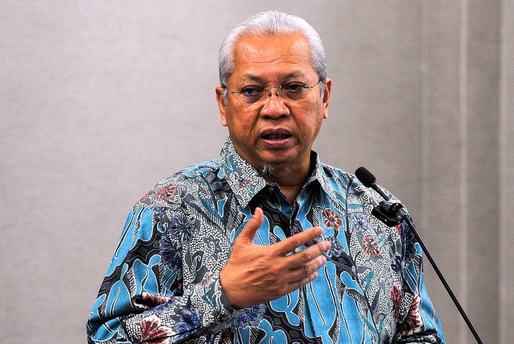 Annuar ketika sidang akhbar selepas sesi Dewan Rakyat di Parlimen pada Khamis. - Foto Bernama