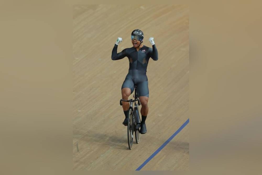 Muhammad Shah Firdaus meraih pingat gangsa dalam acara lelaki keirin semasa Sukan Komanwel Birmingham 2022 di Lee Valley Velo Park pada Sabtu. - Foto Bernama