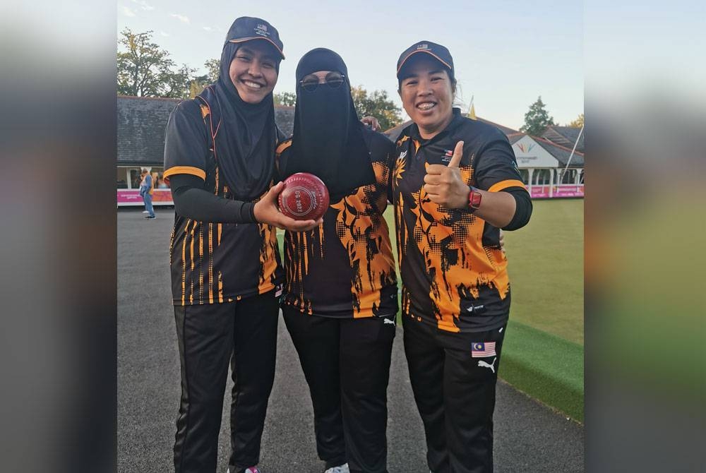 Trio boling padang negara mara ke final acara triples wanita Birmingham 2022 di Victoria Park, Leamington Spa di Birmingham. - Foto Zuraidi Puteh