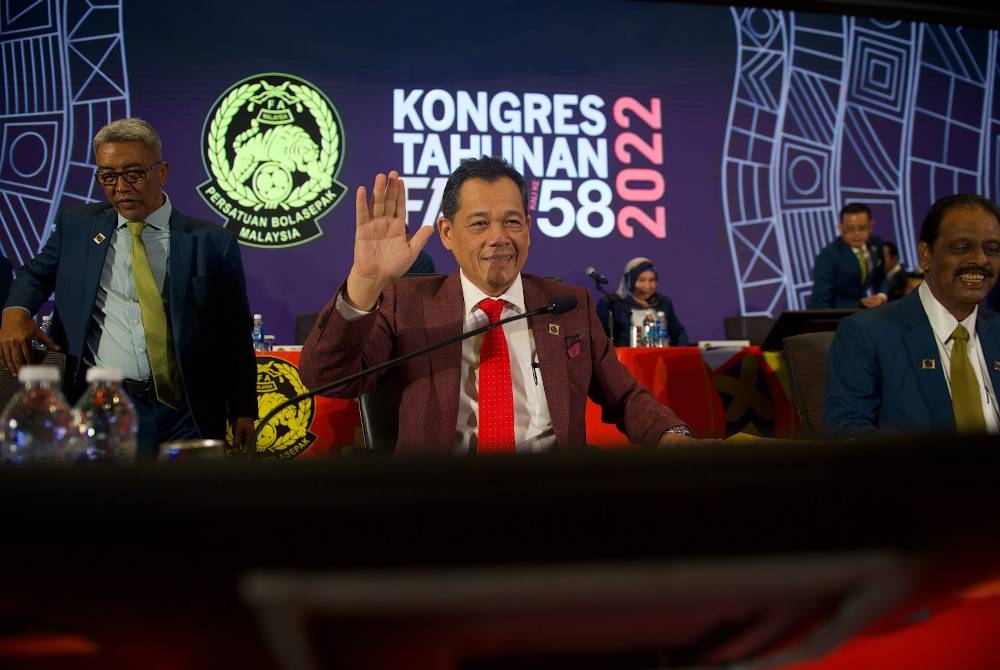 Hamidin (tengah) ketika menghadiri Kongres Tahunan FAM Ke-58, 2022 pada Sabtu. - Foto Bernama