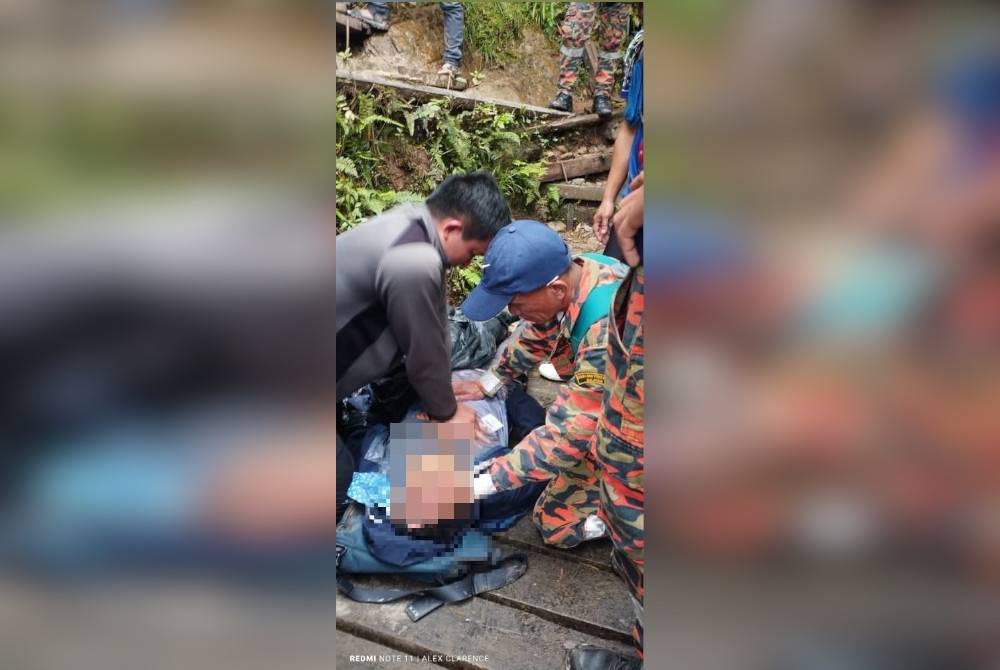 Pasukan Mosar memberi bantuan pernafasan kepada mangsa sebelum disahkan meninggal dunia dalam kejadian di Kilometer 3.2 Gunung Kinabalu, Kundasang, Ranau.