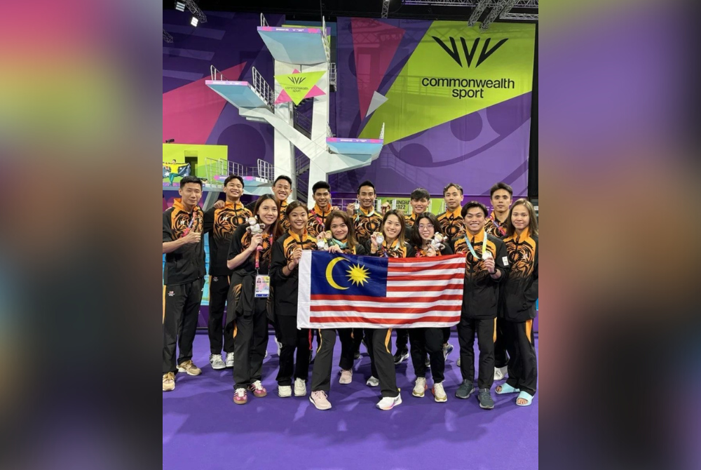 Pandelela bersama pasukan terjun negara yang menggalas misi di Birmingham 2022. - Foto FB Pandelela