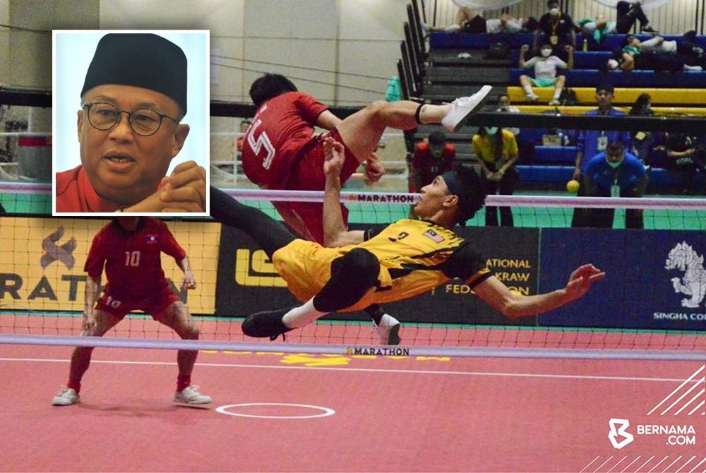 Antara aksi beregu sepak takraw lelaki negara pada final Kejohanan Sepak Takraw Dunia Piala Raja Thailand ke-35 selepas menewaskan Laos 2-1 di Bangkok. - Foto Bernama (Gambar kecil: Suhaili)