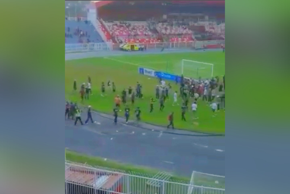 Tindakan segelintir penyokong lawan yang membuat provokasi terhadap penyokong Kelantan dipercayai menjadi punca berlakunya kekecohan pada aksi Liga Premier antara TRW dengan Perak FC di Stadium Sultan Muhammad IV di Kota Bharu pada petang Selasa.