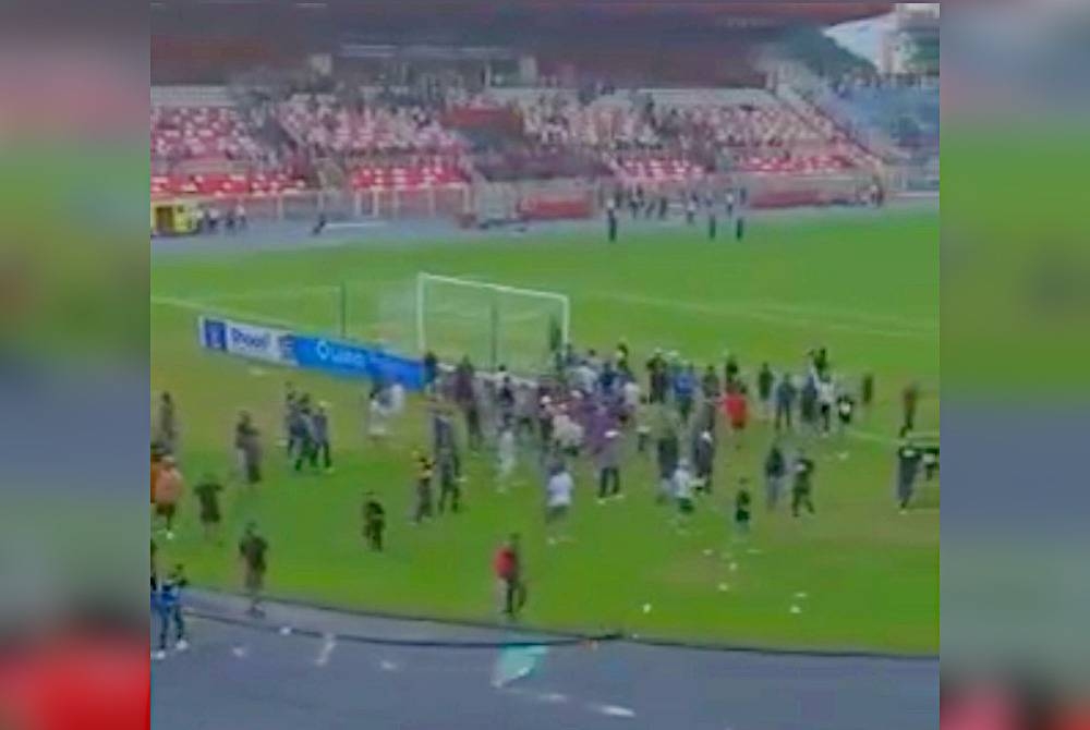 Tindakan segelintir penyokong lawan yang membuat provokasi terhadap penyokong Kelantan dipercayai menjadi punca berlakunya kekecohan pada aksi Liga Premier antara The Red Warriors (TRW) dengan Perak FC di Stadium Sultan Muhammad IV di Kota Bharu pada petang Selasa.