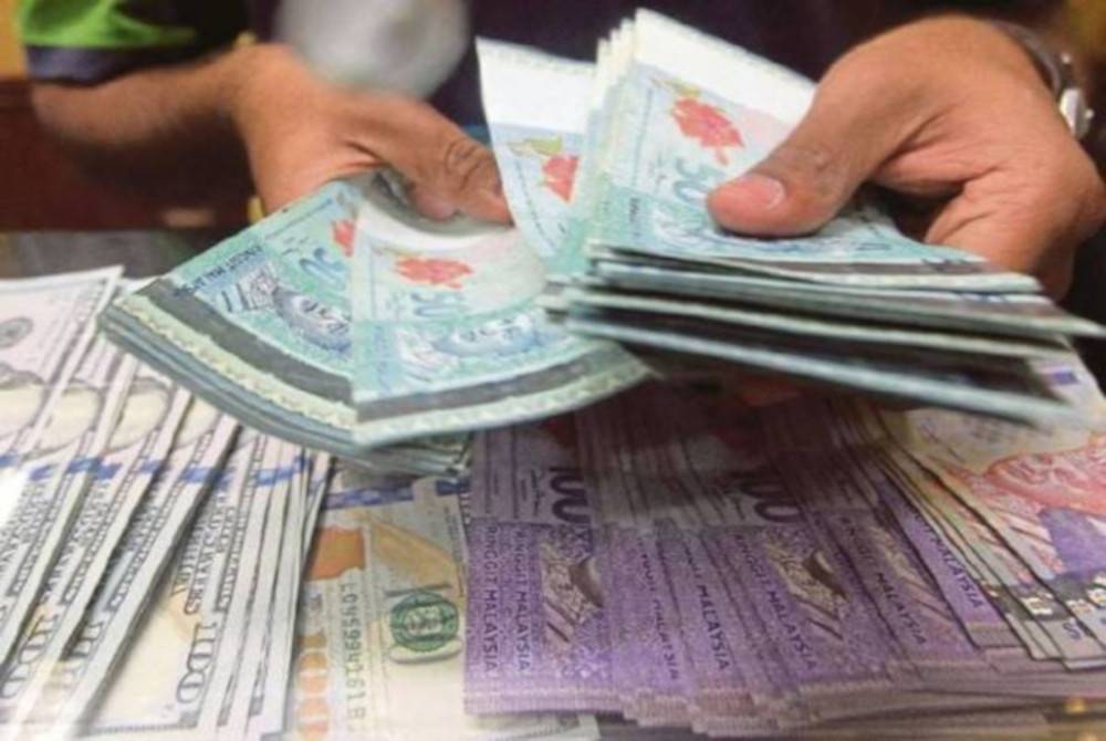 Ringgit ditutup tinggi berbanding dolar AS untuk hari ketiga berturut-turut disebabkan minat risiko yang tinggi dalam pasaran. - Gambar hiasan