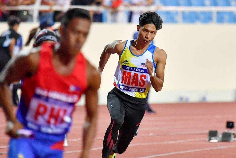 Azeem mencipta sensasi apabila memecahkan rekod kebangsaan acara 100m pada Kejohanan Olahraga Dunia Bawah 20 Tahun di Cali, Colombia minggu lalu.