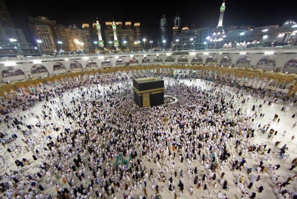 Pemegang visa pelancongan dan komesial boleh mengerjakan umrah sempana Tahun Baharu 1444 Hijrah. - Foto AFP