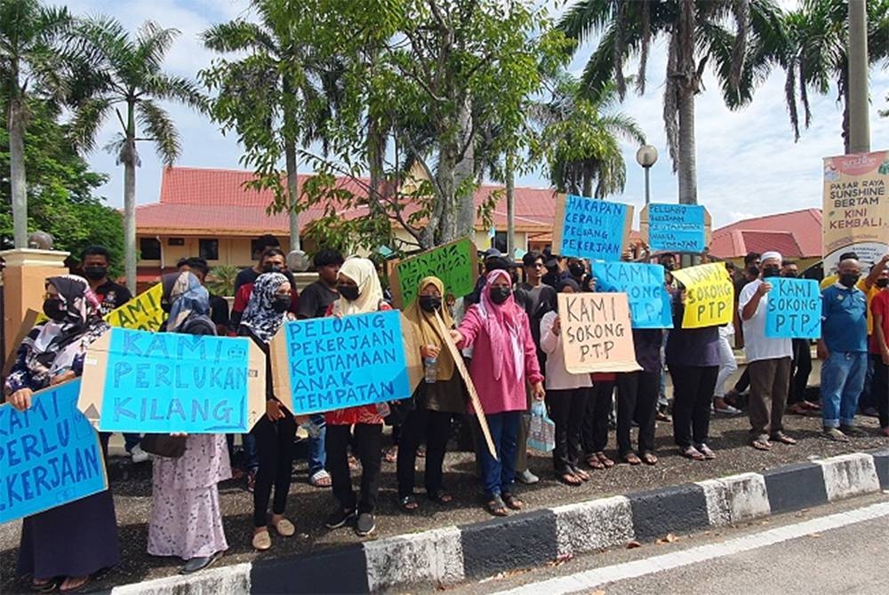 Kumpulan yang mengadakan demonstrasi menyokong projek PTP pada 5 Ogos lalu di Pejabat Tanah dan Daerah Seberang Perai Utara didakwa bukan dalam kalangan penduduk Bertam.