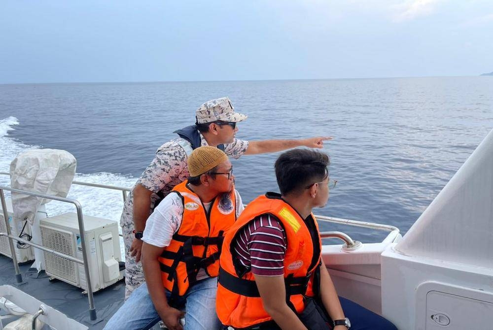 Op Carilamat dua lagi nelayan yang hilang akibat bot karam di perairan Pulau Redang pada Jumaat kerana tiada sebarang petunjuk. Foto: Ihsan Maritim Terengganu