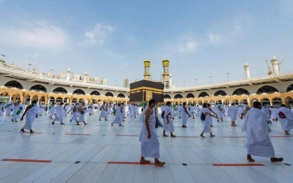 Arab Saudi benarkan semua pelawat termasuk pemegang visa pelancong untuk menunaikan umrah. - Foto AFP