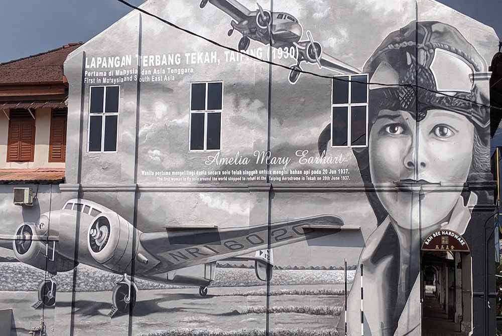 Mural Amelia Earhart di Jalan Abdul Jalil, Taiping yang dihasilkan pada 2019 lalu. - Foto media sosial