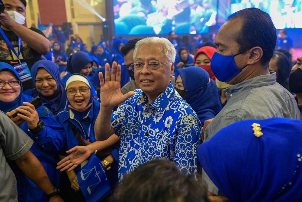 Ismail Sabri (tengah) ketika hadir pada Konvensyen Wanita Barisan Nasional (BN) di Pusat Dagangan Dunia (WTC) Kuala Lumpur, hari ini. - Foto Bernama