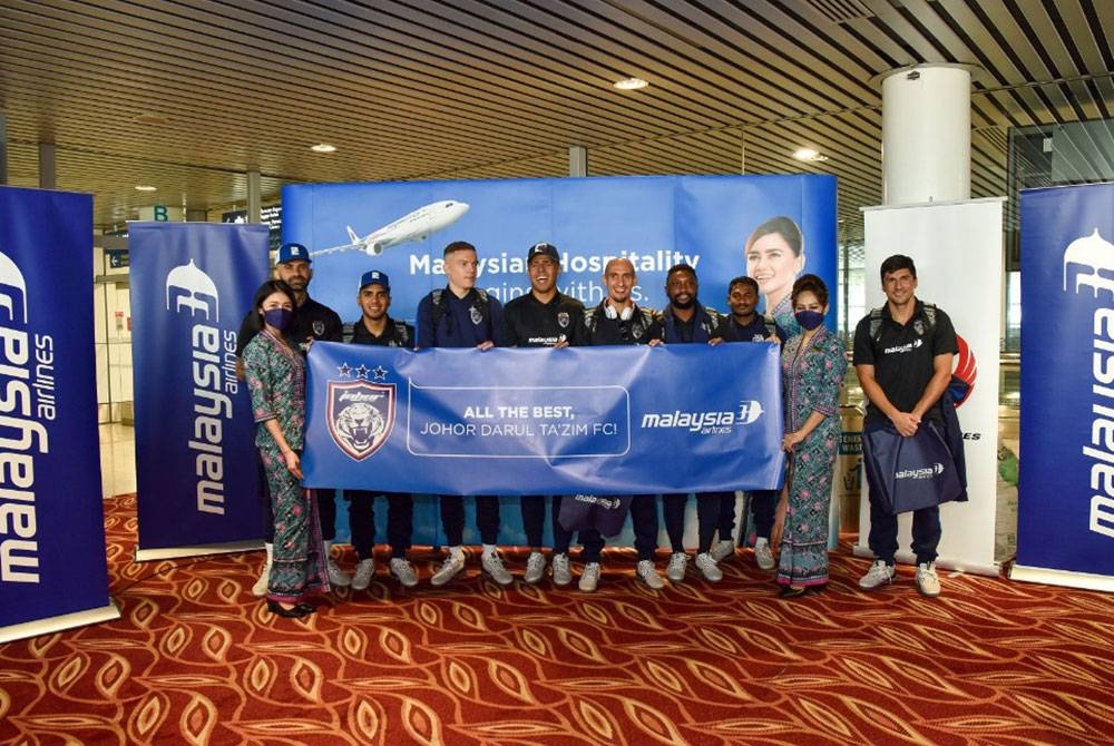 Antara pemain JDT yang mencipta sejarah menjadi pasukan pertama dari Malaysia layak ke peringkat 16 terakhir Liga Juara-Juara Asia (ACL). Foto Malaysia Airlines.