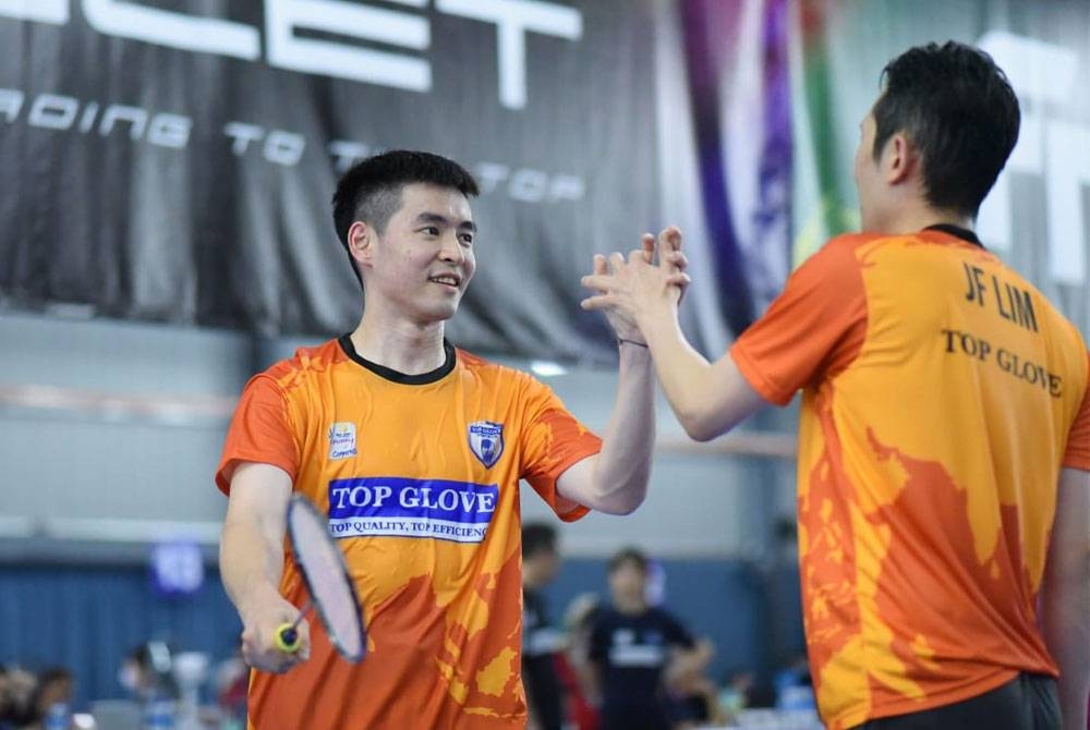 Jihn Yih–Jun Yang menyemarakkan semangat awal Top Glove BC apabila menumpaskan Choon Seng–Loong Meng 11-10, 11-9, 5-11, 11-10 dalam perlawanan pembukaan.