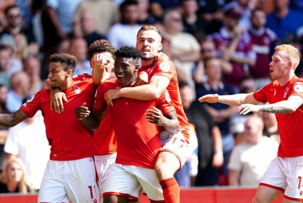 Pemain Nottingham Forest meraikan jaringan tunggal Awoniyi pada perlawanan Liga Perdana Inggeris (EPL) pada Ahad. - Foto bitlive.com