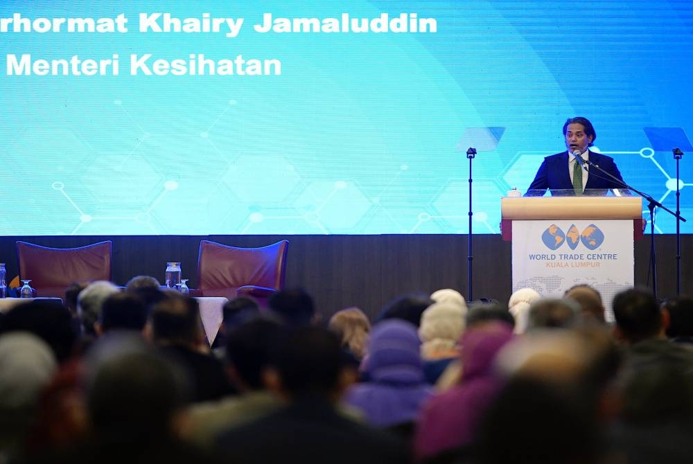 Menteri Kesihatan Khairy Jamaluddin Abu Bakar ketika menyampaikan ucaptama bertajuk ‘The Need For Healthcare Reform’ sempena ‘Health Policy Summit 2022’ di Pusat Dagangan Dunia Kuala Lumpur, pada Isnin. - Foto Bernama
