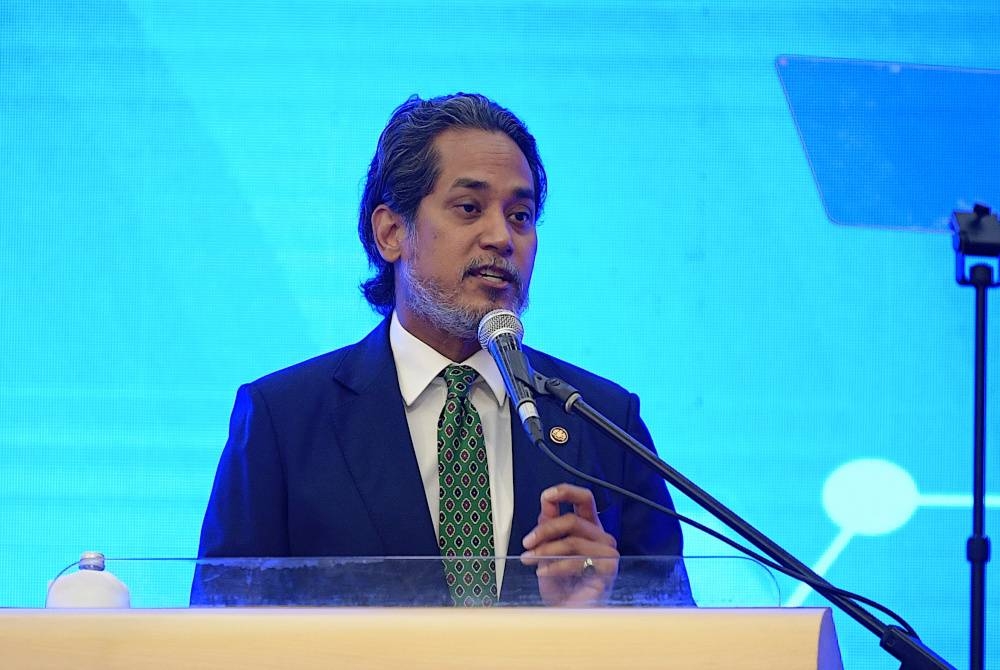 Menteri Kesihatan Khairy Jamaluddin Abu Bakar ketika menyampaikan ucaptama bertajuk ‘The Need For Healthcare Reform’ sempena ‘Health Policy Summit 2022’ di Pusat Dagangan Dunia Kuala Lumpur, pada Isnin. - Foto Bernama