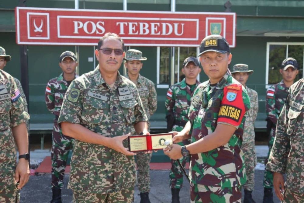 Majlis perasmian pengaktifan pos Gabma pada Isnin disempurnakan Panglima Briged Ketiga Infantri Malaysia Briged Jeneral Mohd Kamil Abdul Latiff di kem JPG Tebedu, Serian. - Foto Bernama