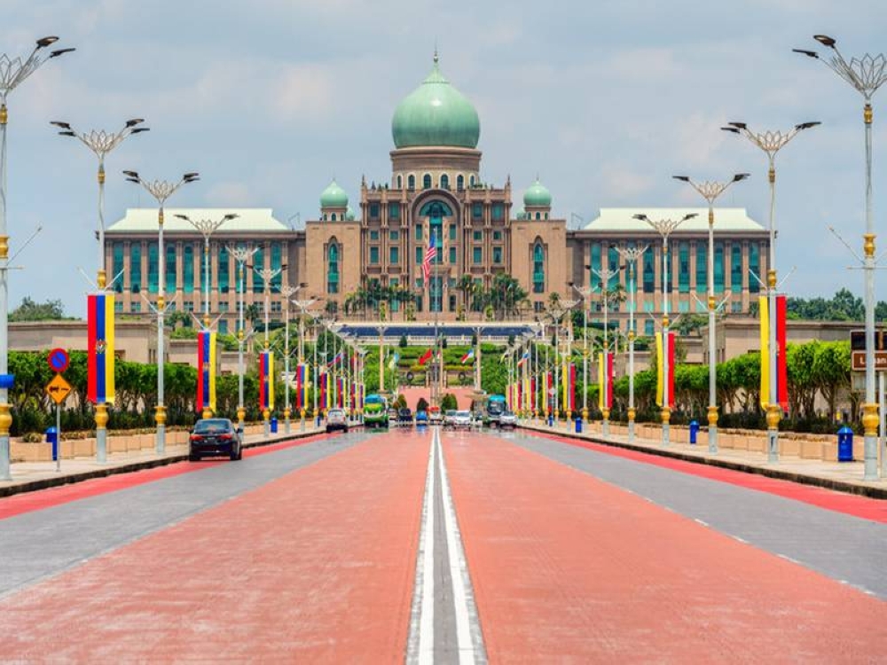 Kerajaan perlu buktikan barisan pimpinan sedia ada kini benar-benar menerapkan konsep Keluarga Malaysia selain memastikan barisan kepimpinannya bebas daripada gejala rasuah dan berintegriti tinggi. - Foto 123RF