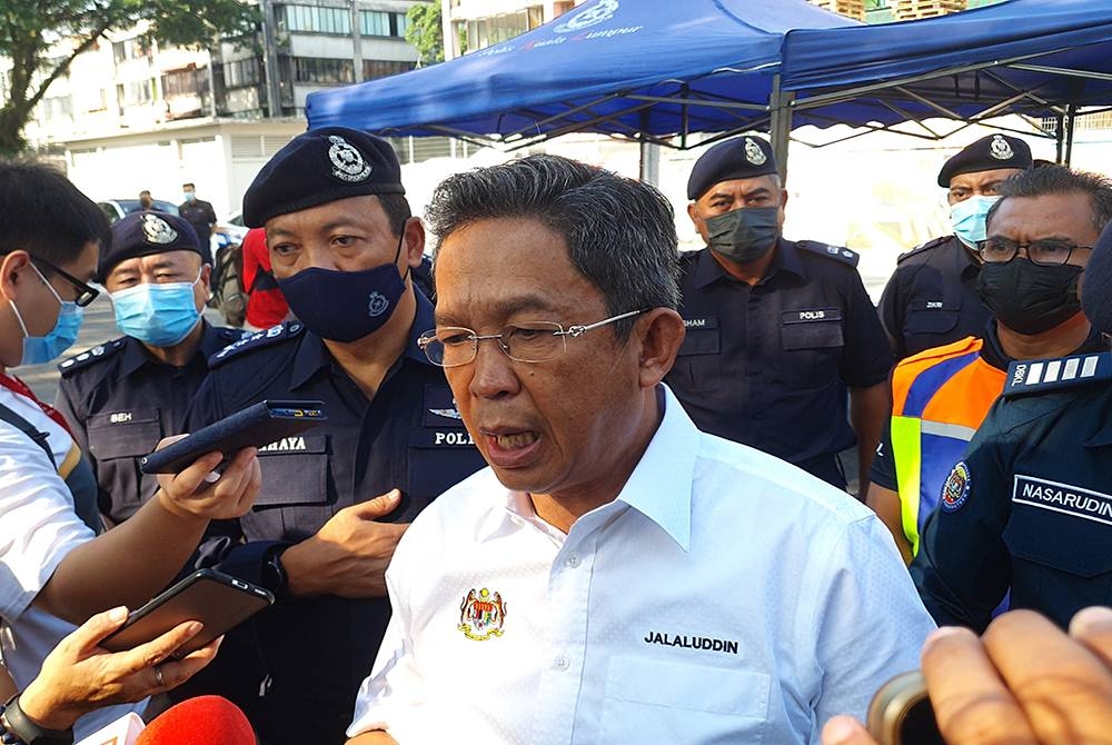 Jalaluddin pada sidang media selepas mengetuai Operasi Bersepadu PDRM bersama DBKL, Jabatan Imigresen Malaysia dan AADK di Kuala Lumpur pada Rabu.