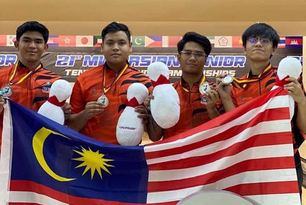 Shaqeem Izwan Teh, Airel Amri, Syabil-Azam dan Izz Naqiuddin membawa pulang pingat perak dari kejuaraan Boling Remaja Asia.