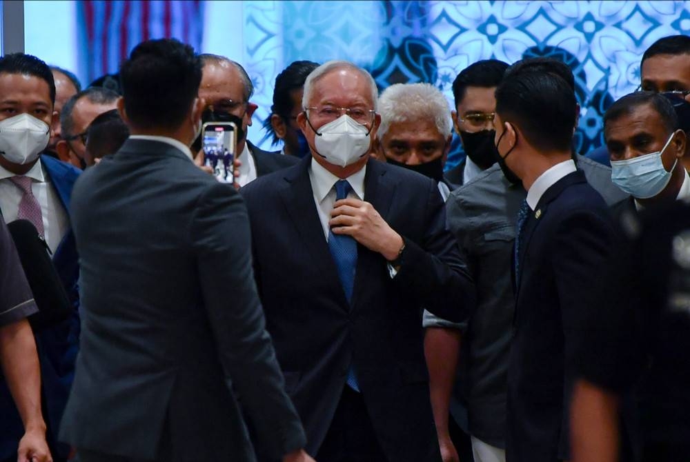 Najib tiba di Mahkamah Persekutuan bagi perbicaraan rayuan sabitan dan hukuman penjara ke atas beliau berhubung penyelewengan dana SRC International Sdn Bhd, berjumlah RM42 juta. - Foto Bernama 