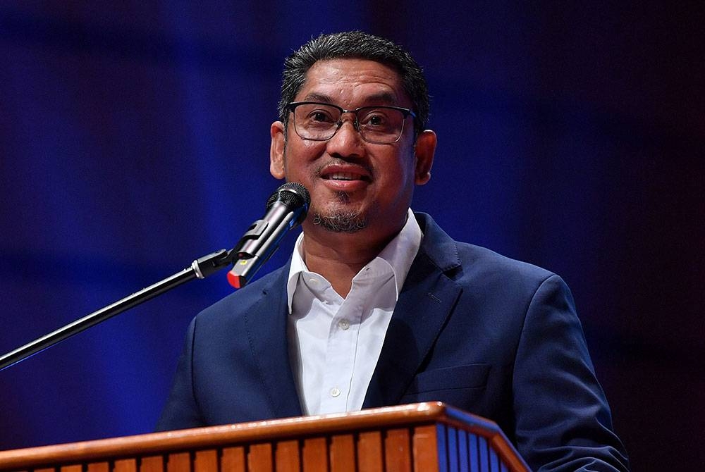 Datuk Seri Ahmad Faizal Azumu. - Foto Bernama