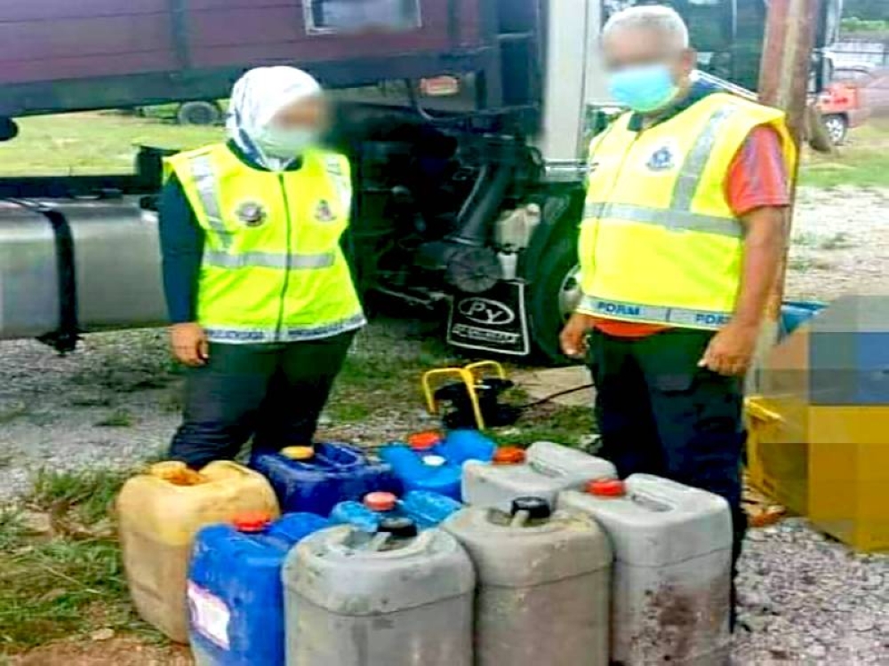 Taktik penyeludup mengubahsuai tangki serta membuat pembelian minyak diesel dari stesen ke stesen berjaya dihidu oleh pihak berkuasa pada Sabtu.