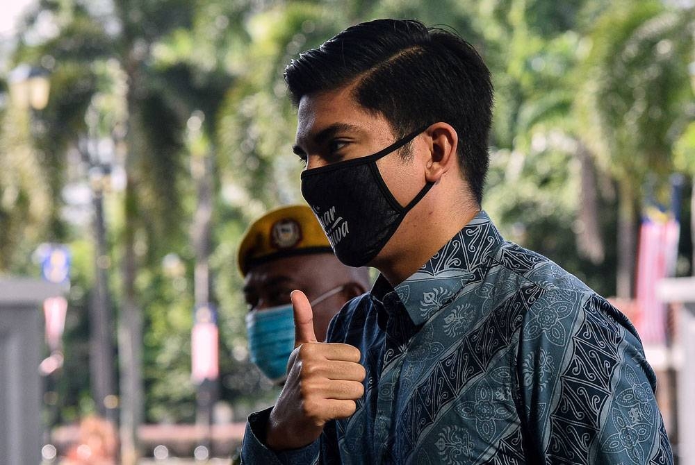 Syed Saddiq hadir di Kompleks Mahkamah Kuala Lumpur bagi perbicaraan kes yang dihadapinya. -Foto Bernama