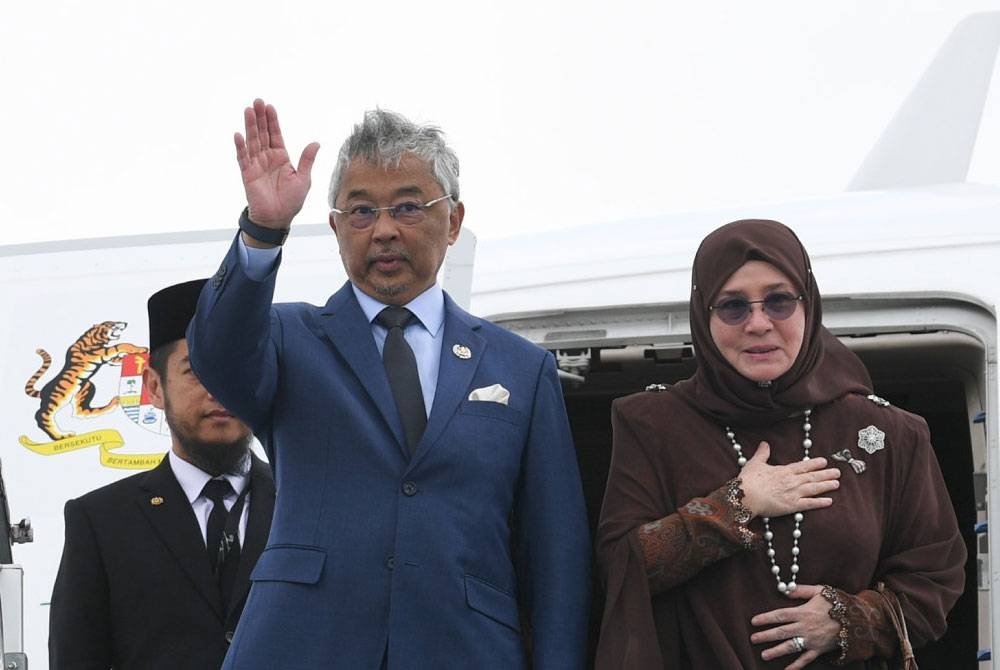 Al- Sultan Abdullah (kiri) dan Tunku Azizah berangkat pulang ke tanah air hari ini selepas selesai melakukan Lawatan Negara di Turkiye selama lapan hari. Foto Bernama