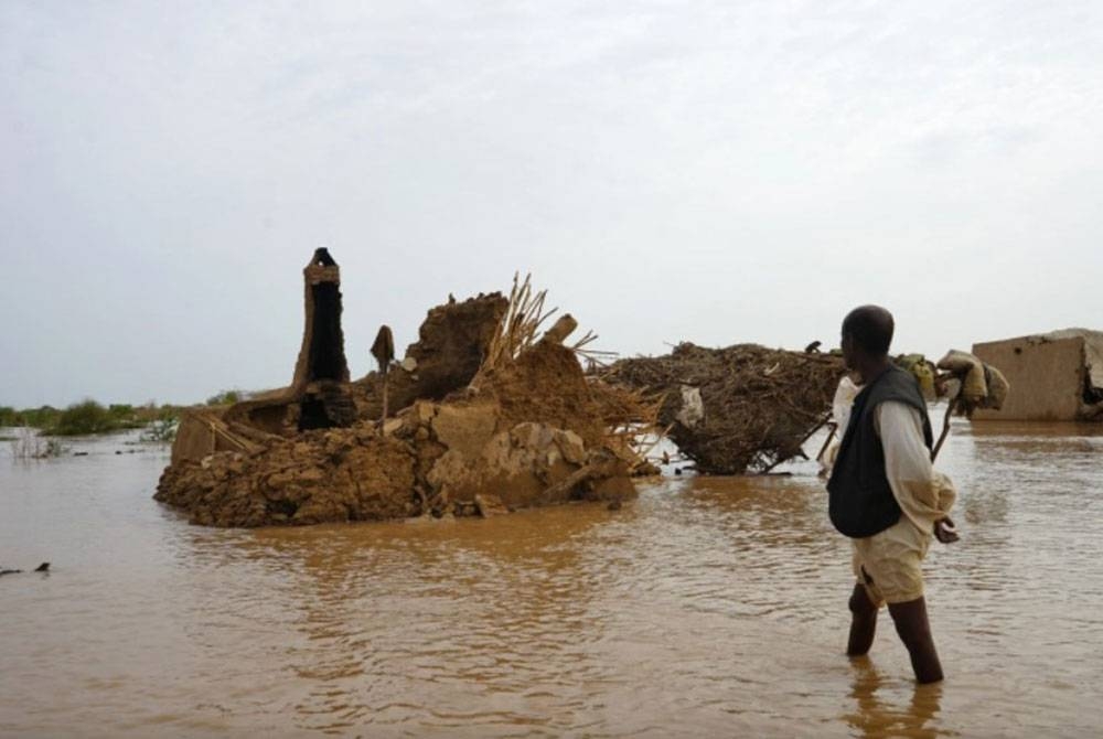 Kira-kira 136,000 penduduk terjejas akibat banjir dan hujan lebat yang melanda Sudan sejak Jun. - Foto AFP