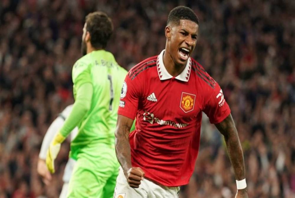 Rashford menjaringkan satu gol ketika membantu United menewaskan Liverpool 2-1 pada aksi EPL di Old Trafford pada Selasa. - Foto Sky Sports