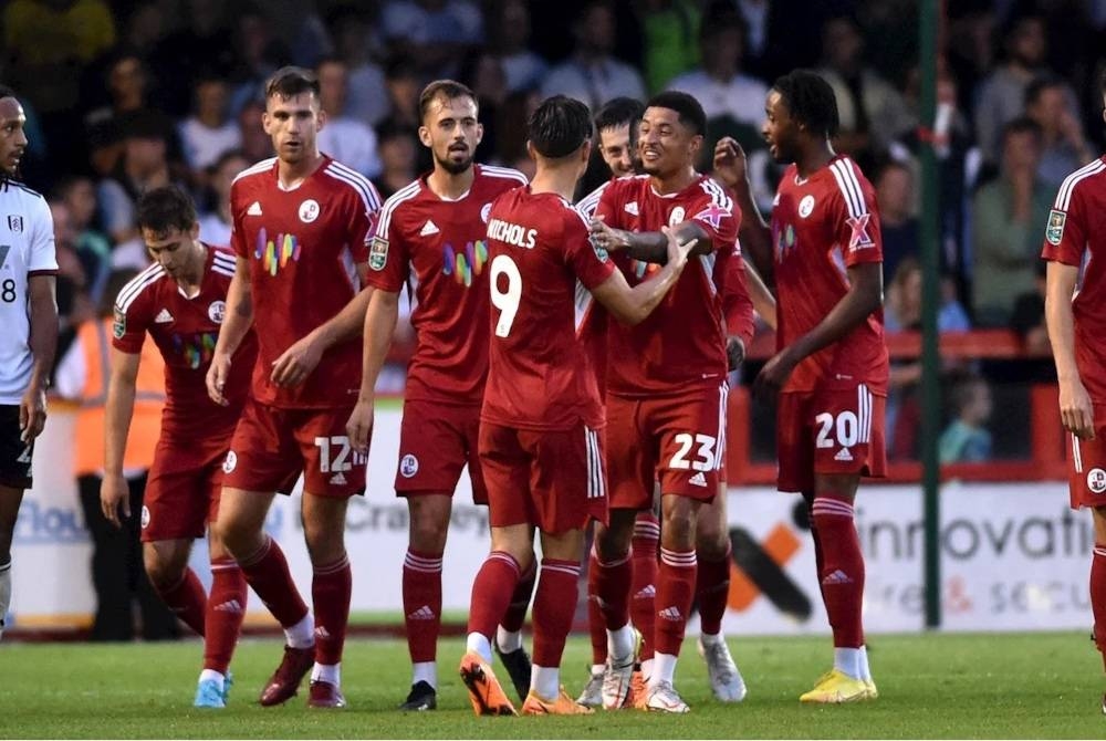 Sebahagian pemain Crawley Town meraikan kemenangan setelah tiupan wisel penamat pada Rabu. - Foto Crawley