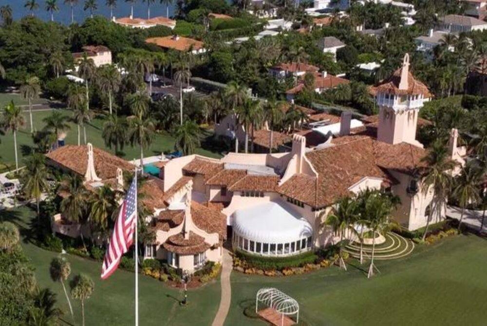 FBI menyerbu kediaman peribadi Trump, Mar-a-Lago di Palm Beach, Florida pada awal bulan lalu. - Foto: Agensi.